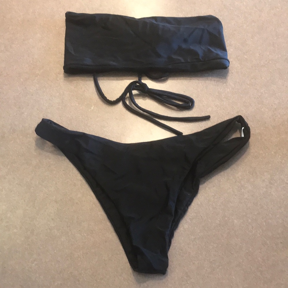 Black bandeau bikini